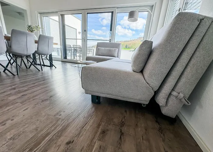 Wunderschöne helle Wohnung mit großer Dachterrasse